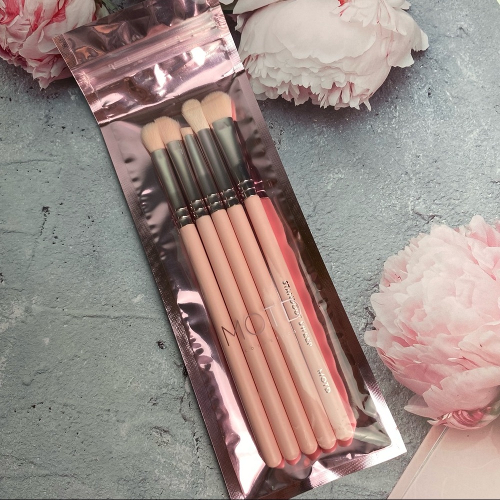 🌟 2 Day Sale🌟 MOTD Cosmetics, A Blush Blending Essential Eye Brush Set Of 5 - Picture 8 of 12